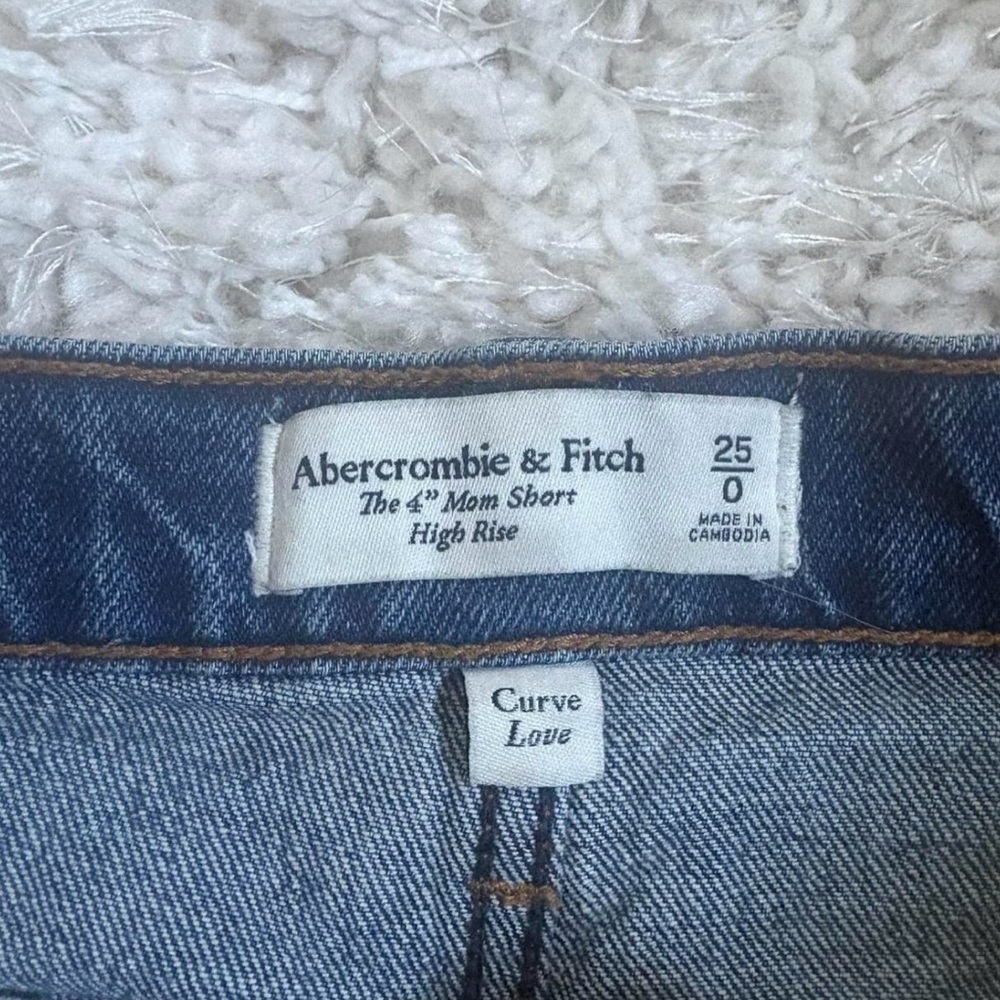 Abercrombie & Fitch The Mom High Rise 4” - Picture 2 of 3
